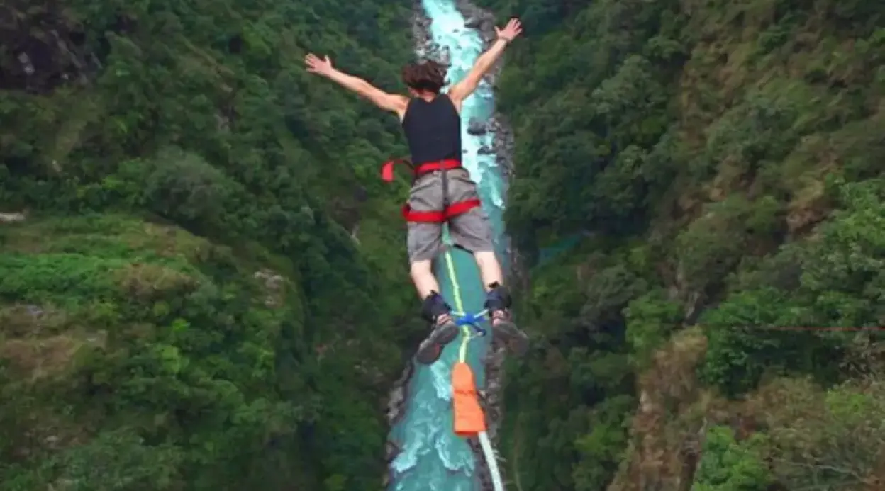 Bungy Jumping “The Last Resort”