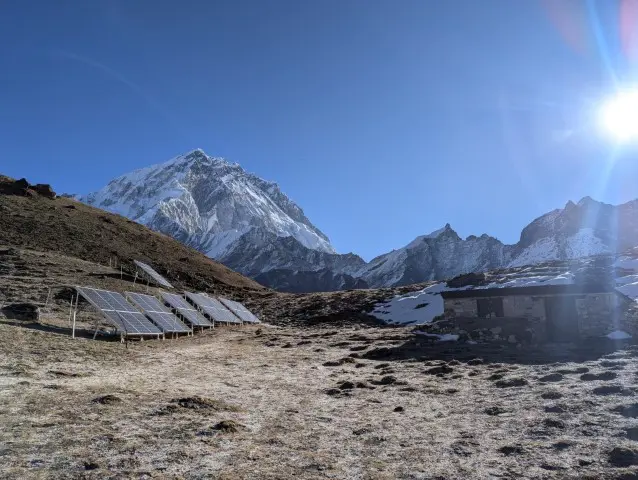 Electricity & Power Sources in Lobuche