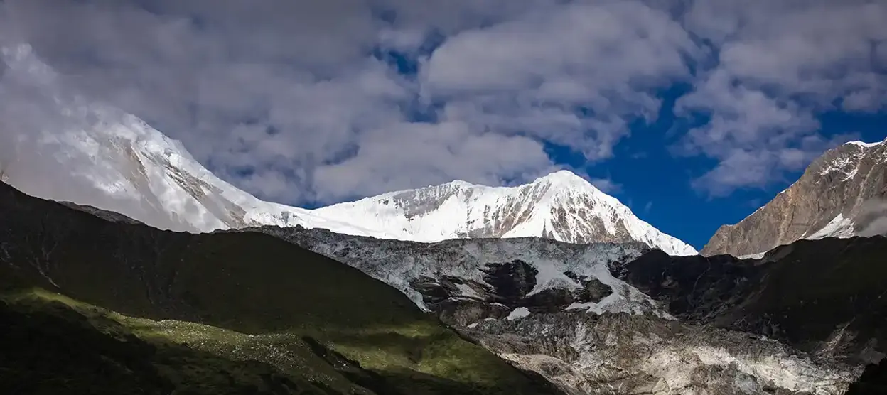 Manaslu Expedition: Ultimate Guide to Routes, Challenges, Costs & Climbing Tips
