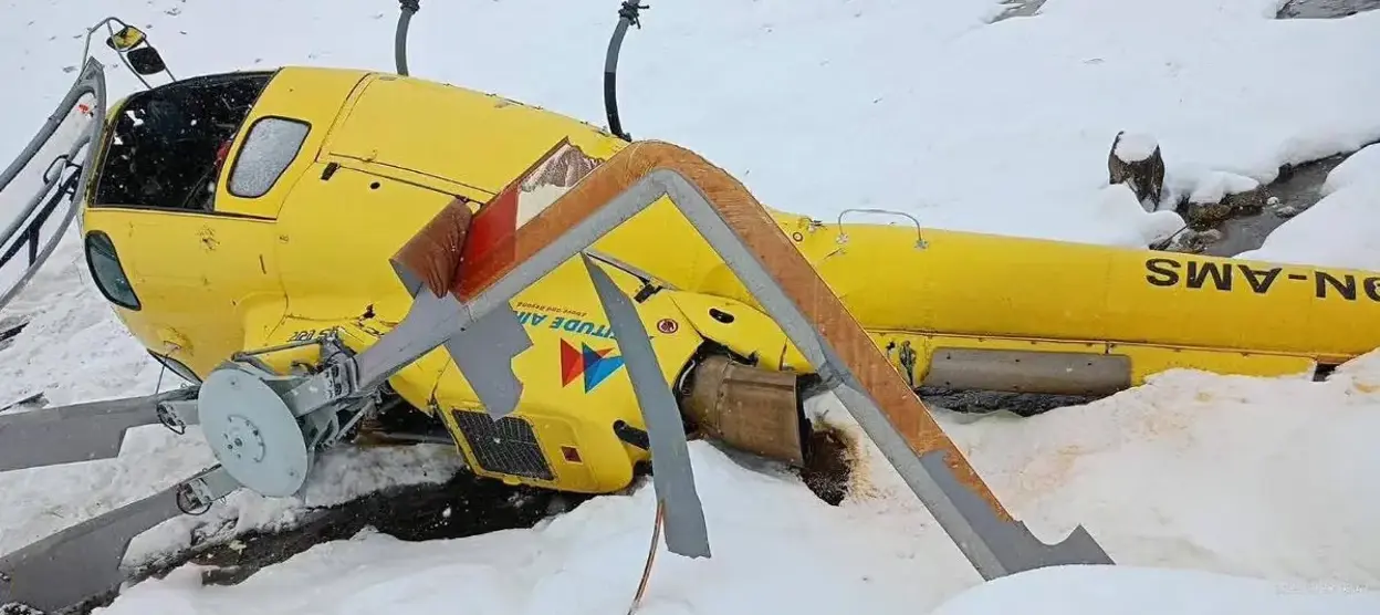 Lobuche Helicopter Crash : Pilot Safe, No Casualties Reported – Trek Me Nepal Safety Update